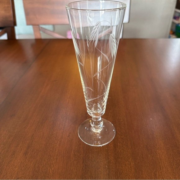🌟3/$20🌟 One Vintage etched Pilsner fluted glass - Picture 2 of 5